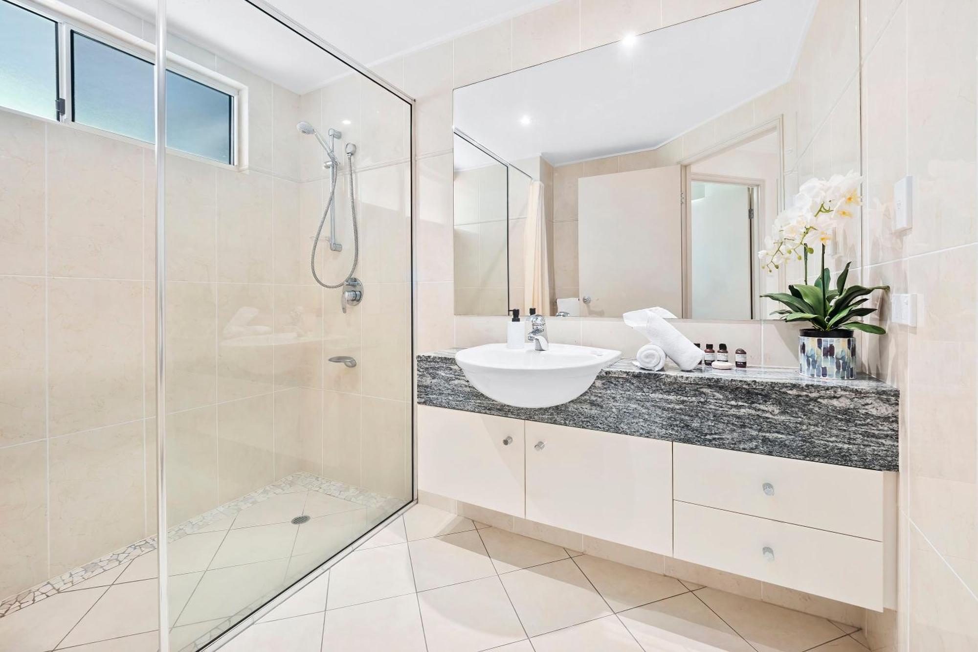 Arlington Apartments Clifton Beach Chambre photo